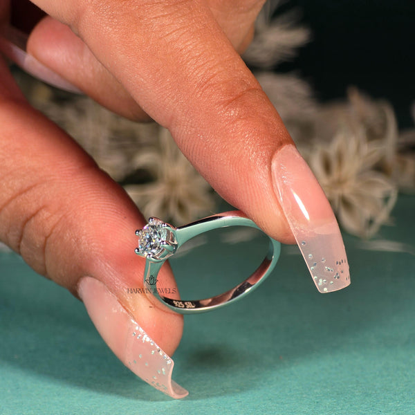 Round Cut Wedding Ring