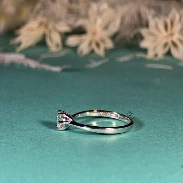 Round Cut Wedding Ring