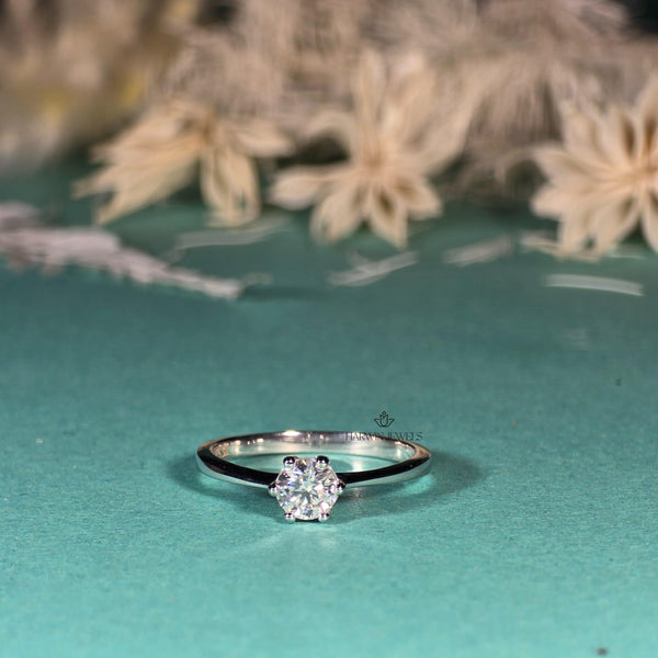 Round Cut Wedding Ring