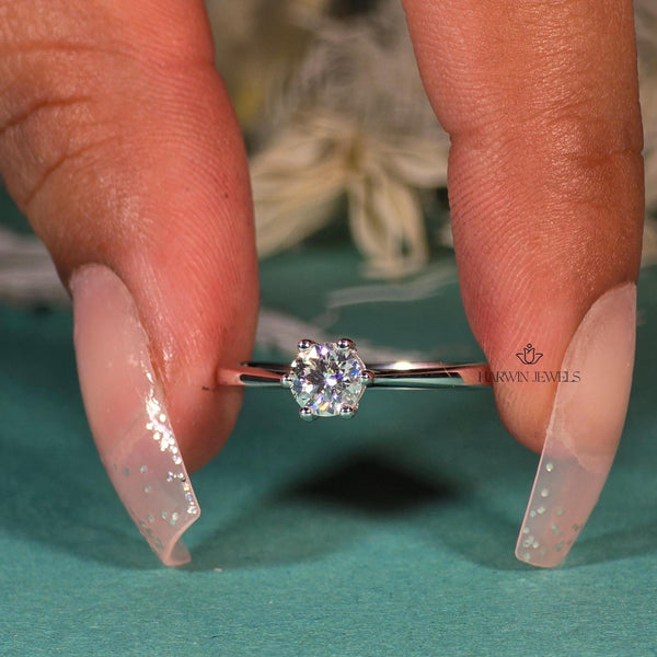 Round Cut Wedding Ring